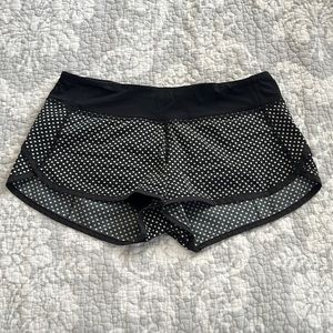 Lululemon Speed Up Shorts - Black and White Polka Dot Size 6 🍋